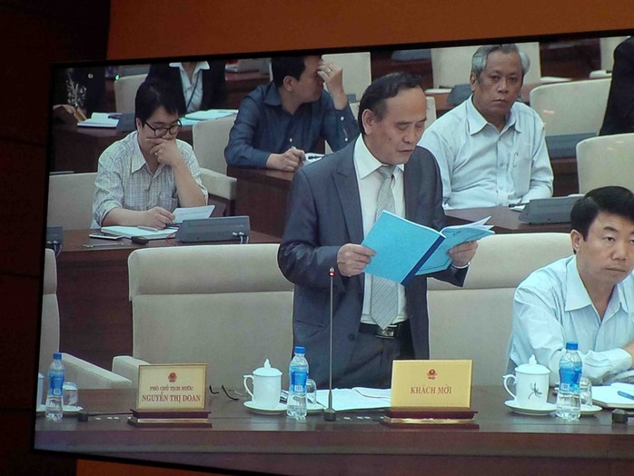 Ông Nguyễn Văn Quyền, Chủ tịch Hội Luật gia Việt Nam, trình bày dự thảo Luật Trưng cầu ý dân
