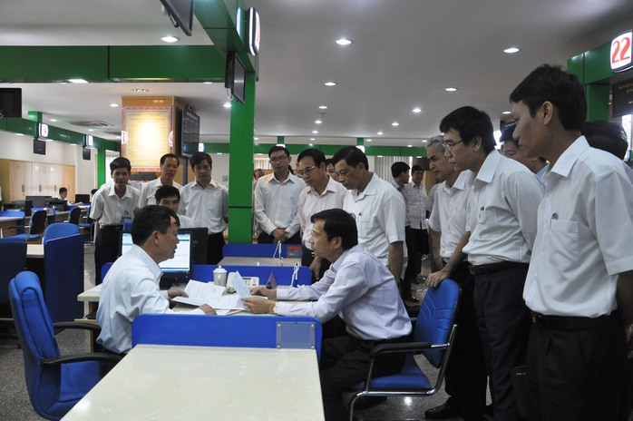 Mô hình nhất thể hóa triển khai có hiệu quả tại tỉnh Quảng Ninh. Trong ảnh: Cán bộ, công chức của Trung tâm Hành chính công tỉnh Quảng Ninh trong giờ làm việc
Ảnh: 
BẢO TRÂN