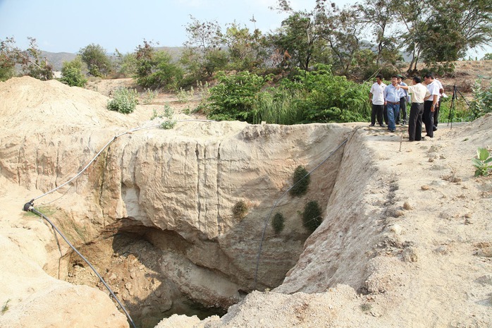 Nhiều giếng được nông dân tỉnh Ninh Thuận đào rất sâu nhưng vẫn không có nướcẢnh: LÊ TRƯỜNG