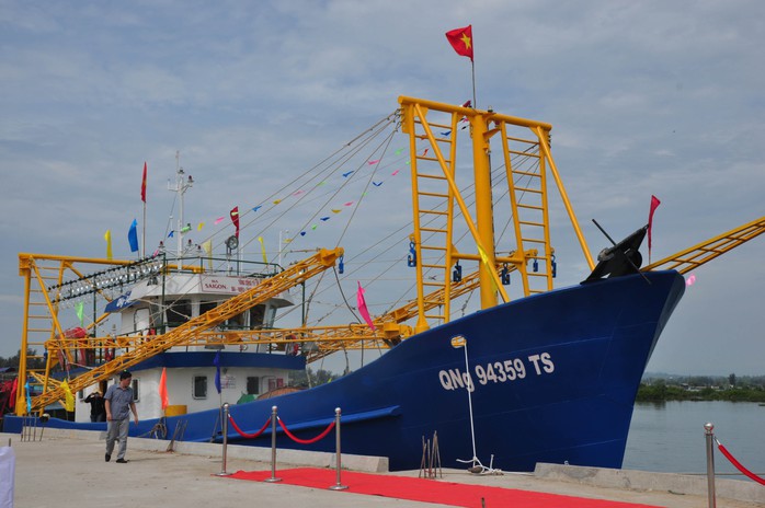 Một trong 2 tàu cá vỏ thép của ngư dân Quảng Ngãi được hạ thủy vào tháng 5-2015Ảnh: TỬ TRỰC