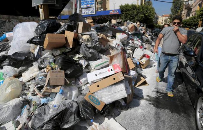Cuộc khủng hoảng rác thải ở thủ đô Beirut ngày một nghiêm trọng. Ảnh: Reuters