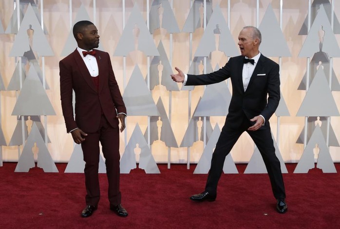 David Oyelowo và Michael Keaton trò chuyện cùng nhau