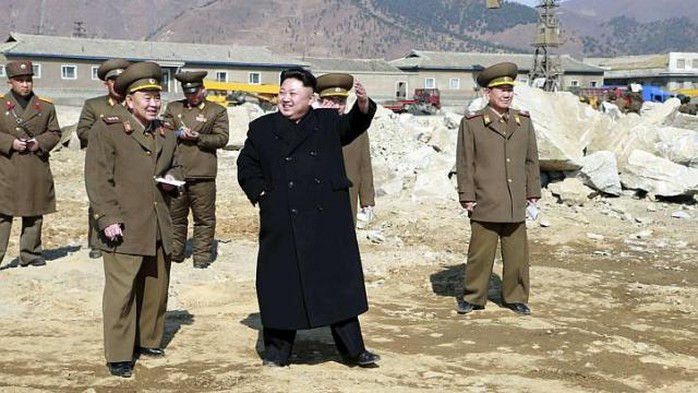 Nhà lãnh đạo Triều Tiên Kim Jong-un trong một chuyến thị sát quân đội. Ảnh: REUTERS