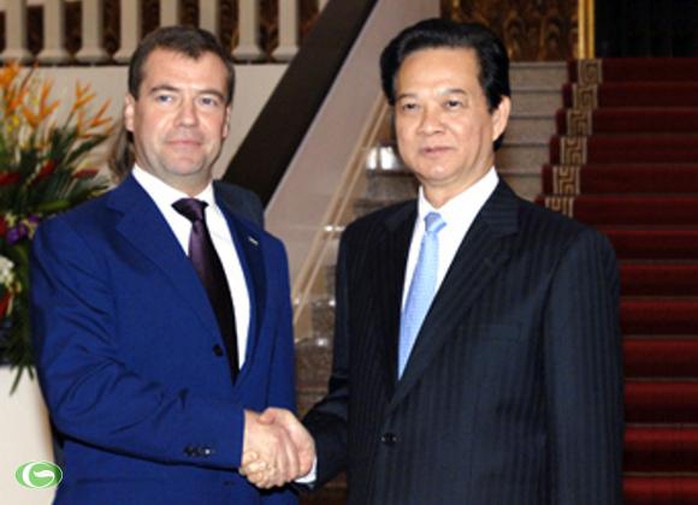 Thủ tướng Nguyễn Tấn Dũng và Thủ tướng LB Nga Dmitry Medvedev trong chuyến thăm của ông Medvedev tới Việt Nam trên cương vị Tổng thống LB Nga năm 2010. Ảnh: Chinhphu.vn