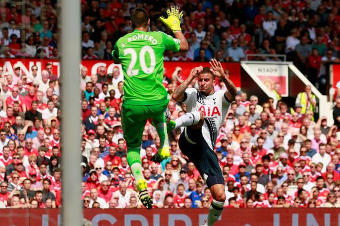 Thủ môn Romero tạo được sự an tâm cho HLV Van Gaal sau màn trình diễn xuất thần ở trận thắng Tottenham