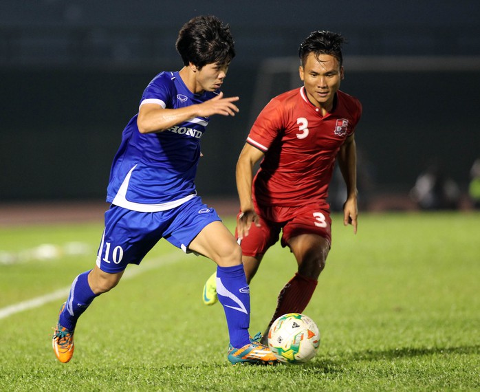 Công Phượng (trái) và đội U23 Việt Nam sẽ có những trận giao hữu chất lượng trước thềm SEA Games 2015 Ảnh: Quang Liêm