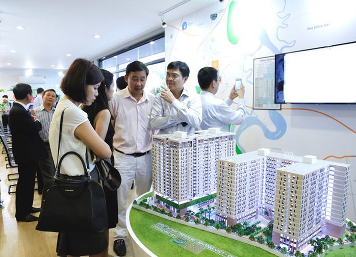 Khách hàng tham quan nhà mẫu của dự án First Home Premium Khang Việt. Khách hàng tham quan nhà mẫu của dự án First Home Premium Khang Việt.