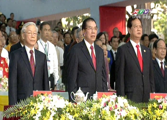 Các vị lãnh đạo đất nước cùng dự lễ chào cờ trong lễ 30-4