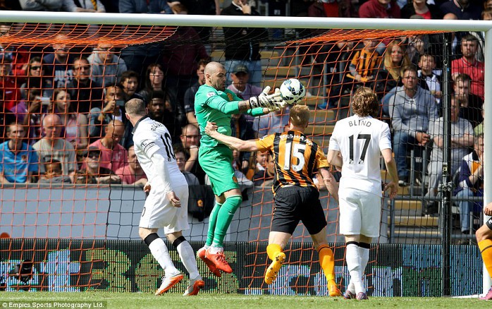 Thủ môn Valdes trong trận gặp Hull City mùa qua