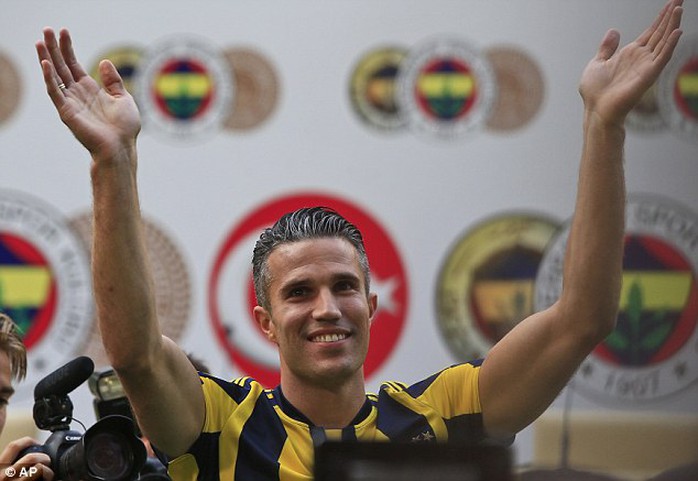 Van Persie hân hoan trong ngày ra mắt Fenerbahce