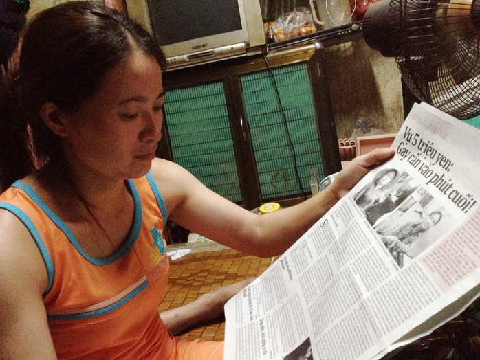 Sáng ngày 28-4, chị Hồng vội tìm mua báo Người Lao Động để theo dõi lời kể của người nhận là chủ nhân số tiền 5 triệu Yen.