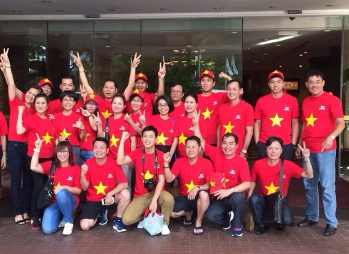 Cổ động viên cuồng nhiệt với đội tuyển Việt Nam Cổ động viên cuồng nhiệt với đội tuyển Việt Nam