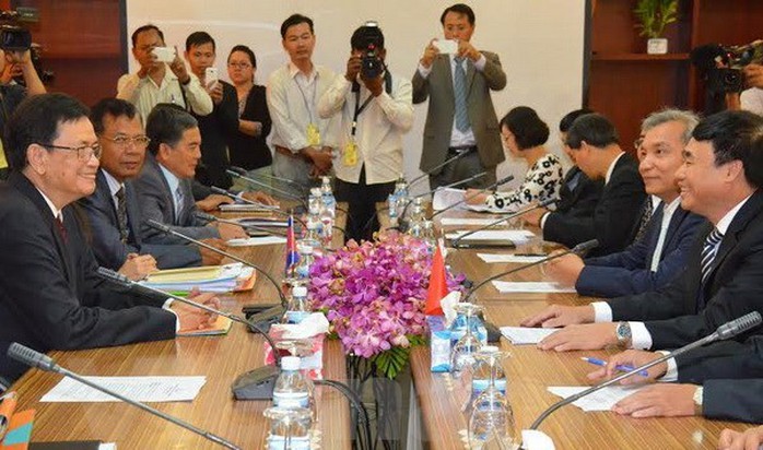 Cuộc họp giữa hai Chủ tịch Ủy ban liên hợp phân giới cắm mốc biên giới trên đất liền Việt Nam-Campuchia ngày 7-7 - Ảnh: Vietnam+