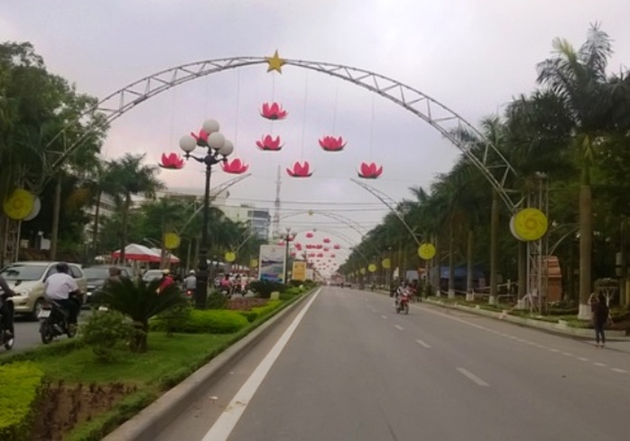 Đường hoa trên đại lộ Lê Lợi đã sẵn sàng cho năm du lịch Quốc gia