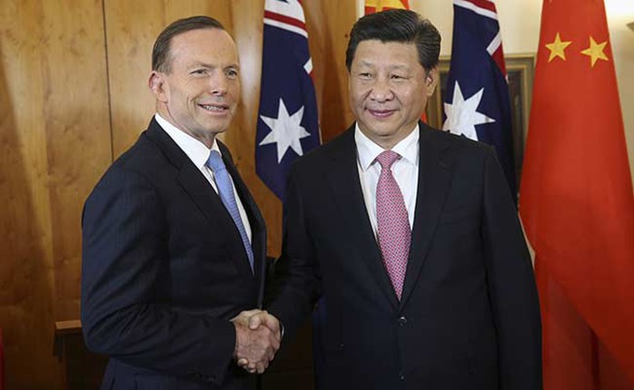 Thủ tướng Úc Tony Abbott và Chủ tịch Trung Quốc Tập Cận Bình. Ảnh: Reuters