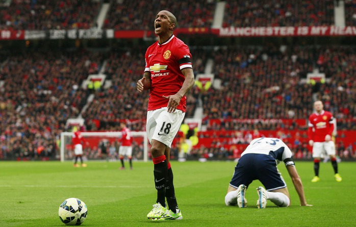 Ashley Young thất vọng với đội nhà