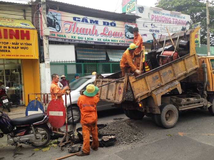 
Lực lượng chức năng có mặt khắc phục sự cố
