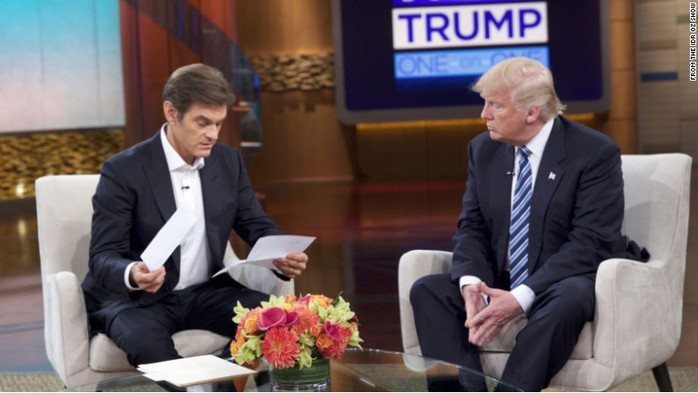 Ông Trump (phải) tham dự chương trình Bác sĩ Oz. Ảnh: CNN