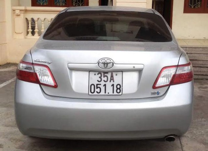 
Chiếc xe Toyota Camry gắn BKS giả 35A - 051.18 đã do ông Hoàng Đức Huân điều khiển tông chết người
