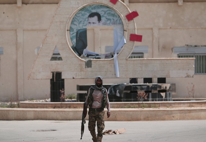 Một chiến binh YPG tại khu vực Hasaka do người Kurd kiểm soát ở Syria. Ảnh: REUTERS