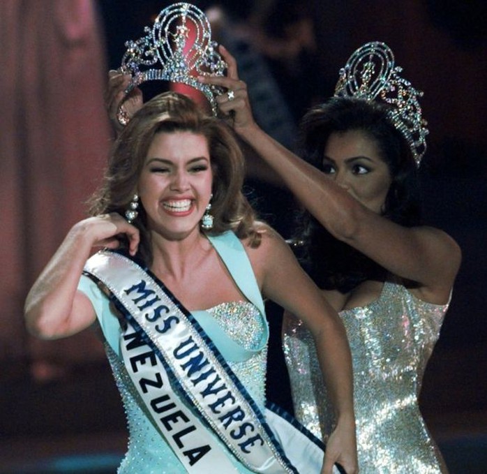 Alicia Machado đại diện cho Venezuela thi hoa hậu năm 1996. Ảnh: AP