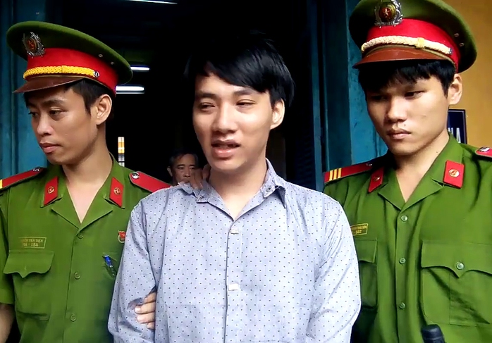 Bị cáo Nguyễn Thanh Hải được áp giải sau phiên tòa.