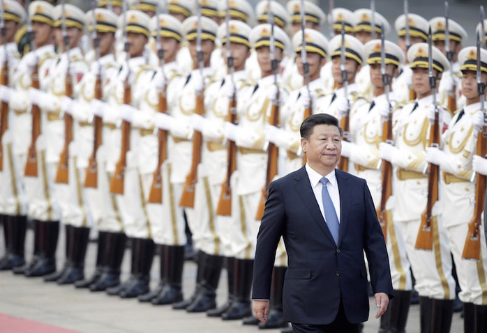 Chủ tịch Trung Quốc Tập Cận Bình duyệt đội danh dự tại Đại lễ đường Nhân dân ở Bắc Kinh hồi tháng trước. Ảnh: REUTERS