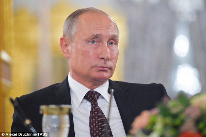 
Tổng thống Putin ra lệnh cho quan chức hồi hương người thân ở nước ngoài. Ảnh: TASS
