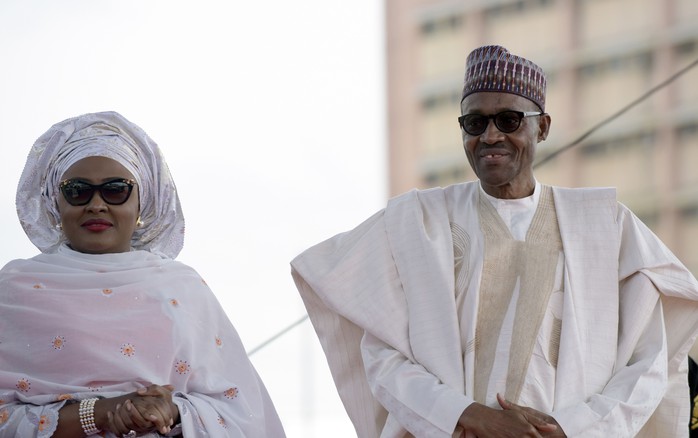 Tổng thống Nigeria Muhammadu Buhari (phải) và phu nhân. Ảnh: BBC