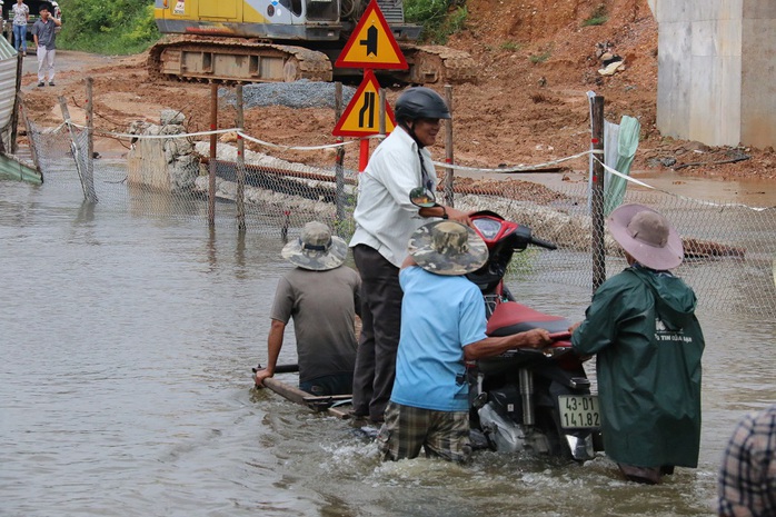 
Tuy nhiên, việc vận chuyển người khá nguy hiểm
