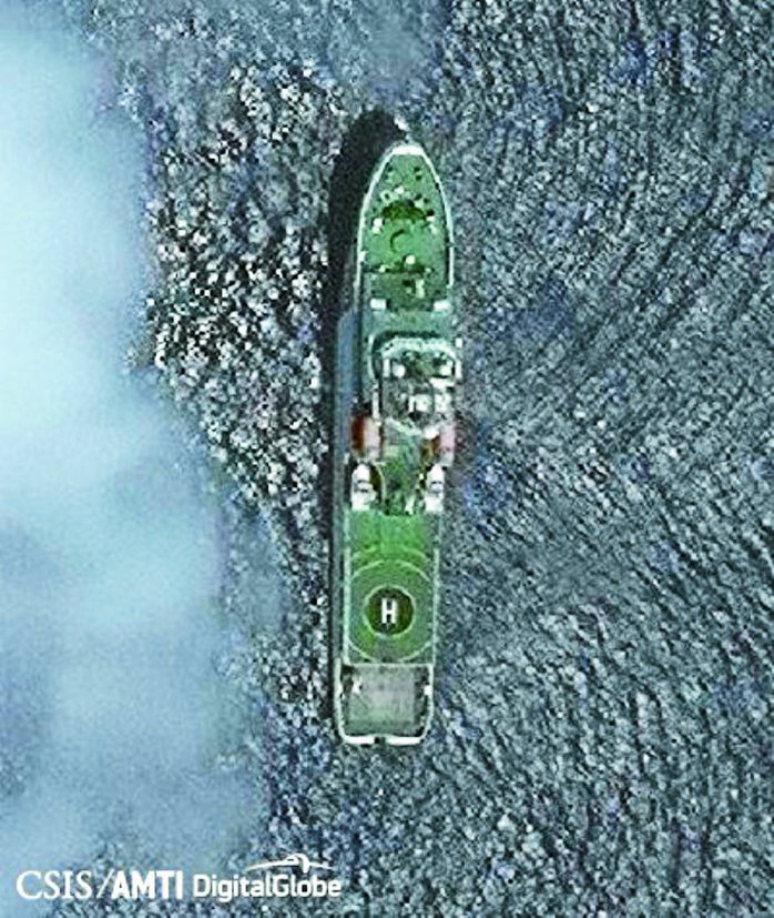 Ảnh tàu tuần duyên Trung Quốc gần bãi cạn Scarborough do AMTI công bố. Ảnh: AMTI