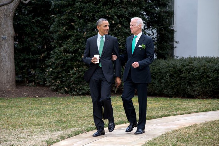 Tổng thống Obama đi ăn trưa cùng cấp phó ngày 17-3-2015. Ảnh: NHÀ TRẮNG