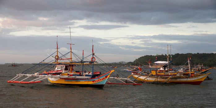 Tổng thống Duterte muốn cấm ngư dân hai nước Trung Quốc và Philippines đánh cá trong bãi cạn Scarborough. Ảnh: REUTERS