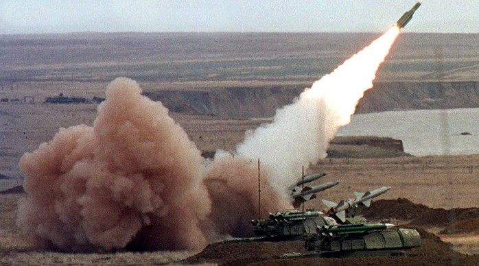 Tên lửa do quân đội Ukraine bắn trong cuộc tập trận năm 1999. Ảnh: REUTERS