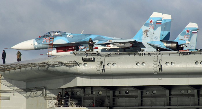 Một chiếc Su-33 Flanker đậu trên tàu sân bay Đô đốc Kuznetsov. Ảnh: SPUTNIK NEWS