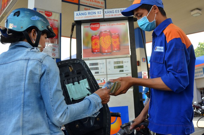 Bất ngờ khi giá xăng sinh học E5 không rẻ hơn nhiều so với xăng khoáng- Ảnh 1. Bất ngờ khi giá xăng sinh học E5 không rẻ hơn nhiều so với xăng khoáng- Ảnh 1.