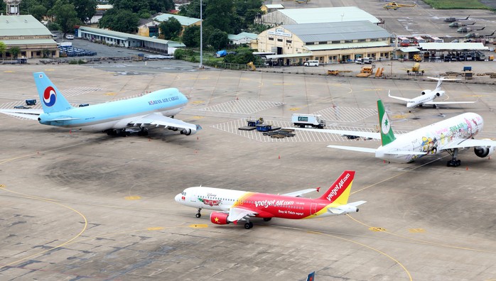 Sân bay Tân Sơn Nhất ngày càng quá tải Ảnh: HOÀNG TRIỀU