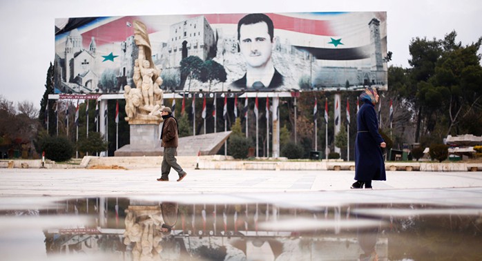 
Hình ảnh Tổng thống Assad tại quảng trường Saadallah al-Jabri ở Aleppo chụp hôm 17-12. Ảnh: Reuters
