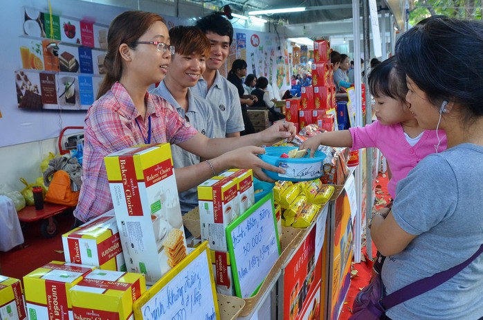
Mỗi năm, Thái Lan tổ chức hàng chục hội chợ xúc tiến thương mại để đưa hàng Thái tiếp cận người tiêu dùng Việt Nam Ảnh: TẤN THẠNH
