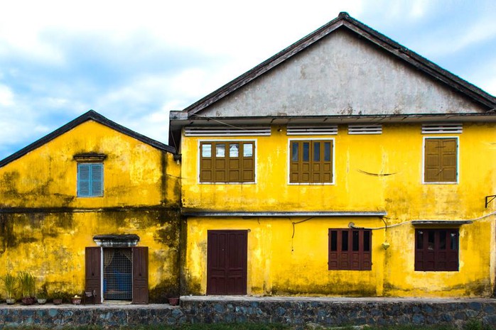 
Những tòa nhà màu vàng đặc trưng của Hội An. Ảnh: Réhahn Croquevielle
