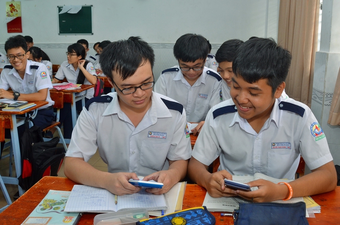 
Học sinh lớp 12 Trường THPT Bùi Thị Xuân (TP HCM) trong giờ học chuẩn bị cho kỳ thi THPT quốc gia 2017 Ảnh: TẤN THẠNH
