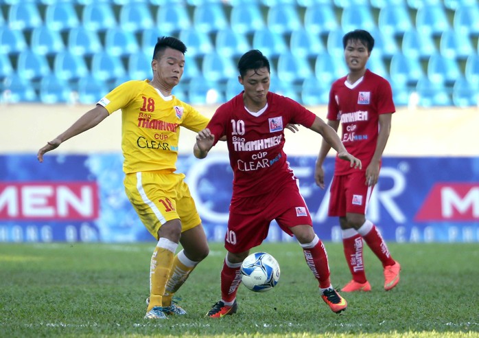 Lâm Ti Phông (10) của Sanna Khánh Hòa hiểu quá rõ lối chơi của U21 HAGL nên tự tin sẽ giành chiến thắng ở bán kết giải U21 quốc gia