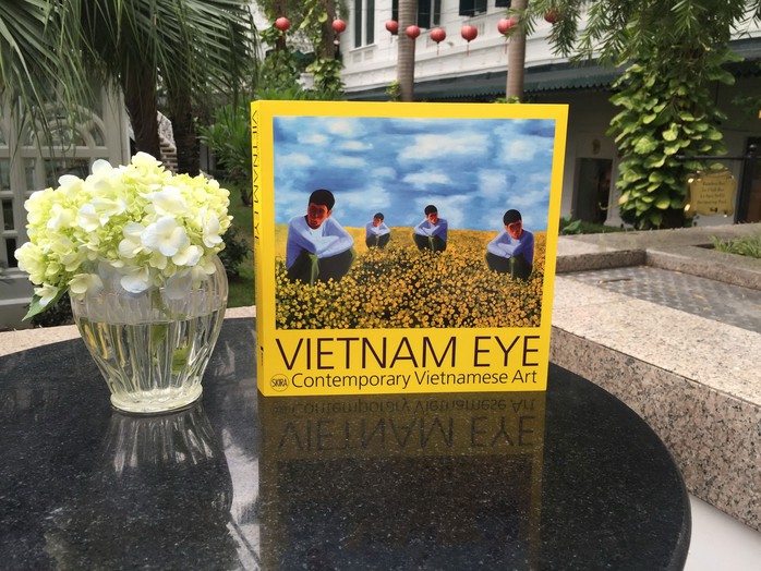 
Triển lãm “Vietnam Eye” trưng bày tác phẩm của các nghệ sĩ đương đại đã thành danh cũng như các nghệ sĩ mới nổi của Việt Nam diễn ra đến ngày 13-1-2017 tại Trung tâm Văn hóa Ý, Hà Nội.
