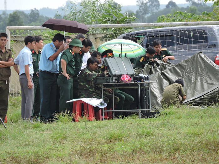 
Ban chỉ đạo tiền phương chỉ đạo sử dụng máy bay không người lái tìm trực thăng mất tích
