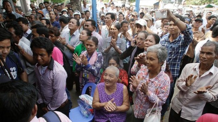 
Người ủng hộ đảng đối lập CNRP. Ảnh: AP
