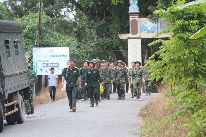 
Đồng nghiệp tiễn đưa
