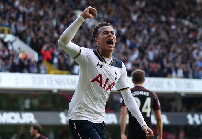 
Alli sau bàn nâng tỉ số 2-0 cho Tottenham Ảnh: REUTERS
