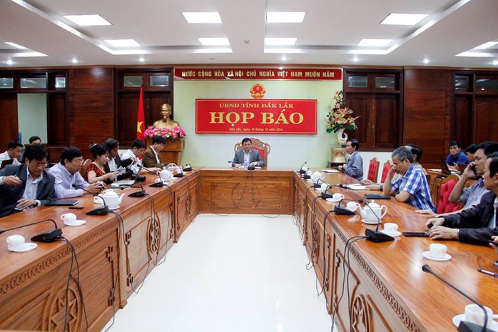 
Cuộc họp báo bắt đầu
