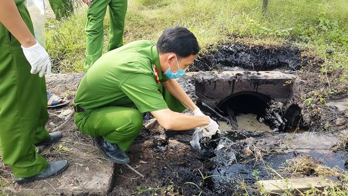 
C49B - Bộ Công an bắt quả tang vụ việc
