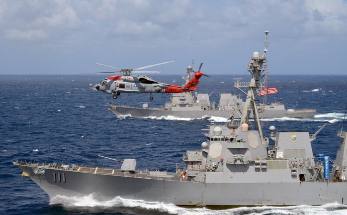 Navy Times nói rằng nhóm ba tàu khu trục Decatur, Momsen và Spruance của Mỹ khiến Trung Quốc căng thẳng dù chưa cần tới tàu sân bay. Ảnh: Navy Times